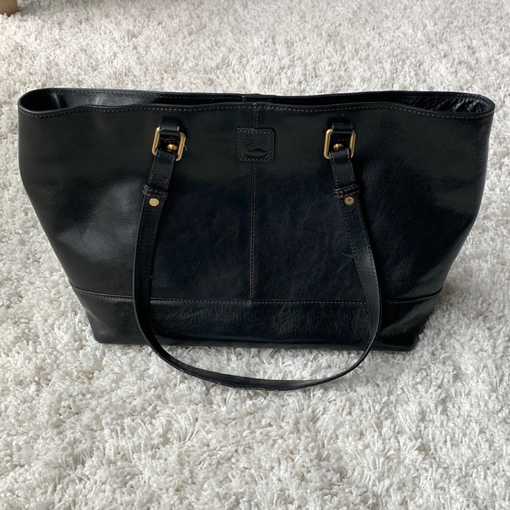 Dooney & Bourke black tote bag!